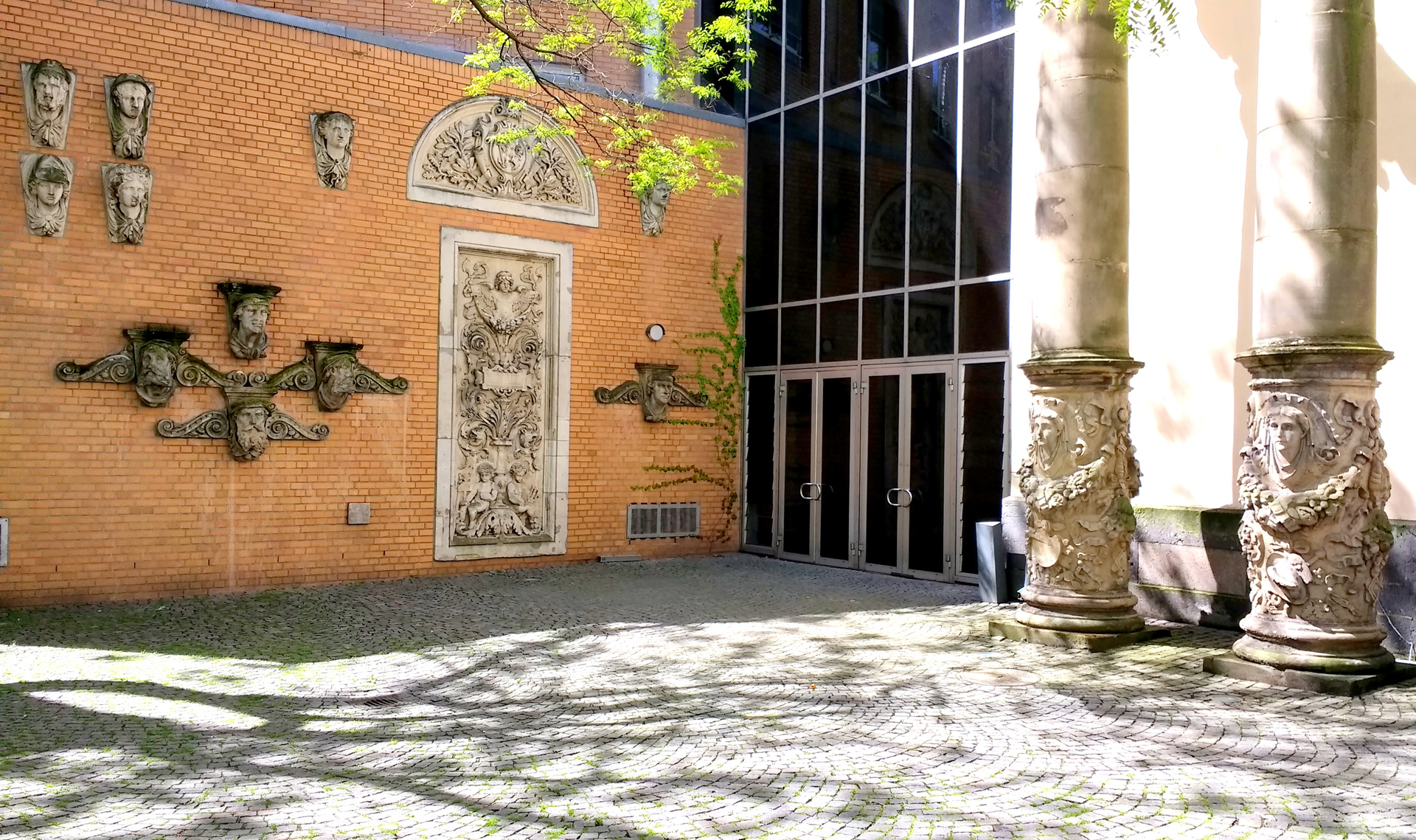 Kontakt THE EIGHT Eventlocation, Club & OpenAir in Düsseldorf